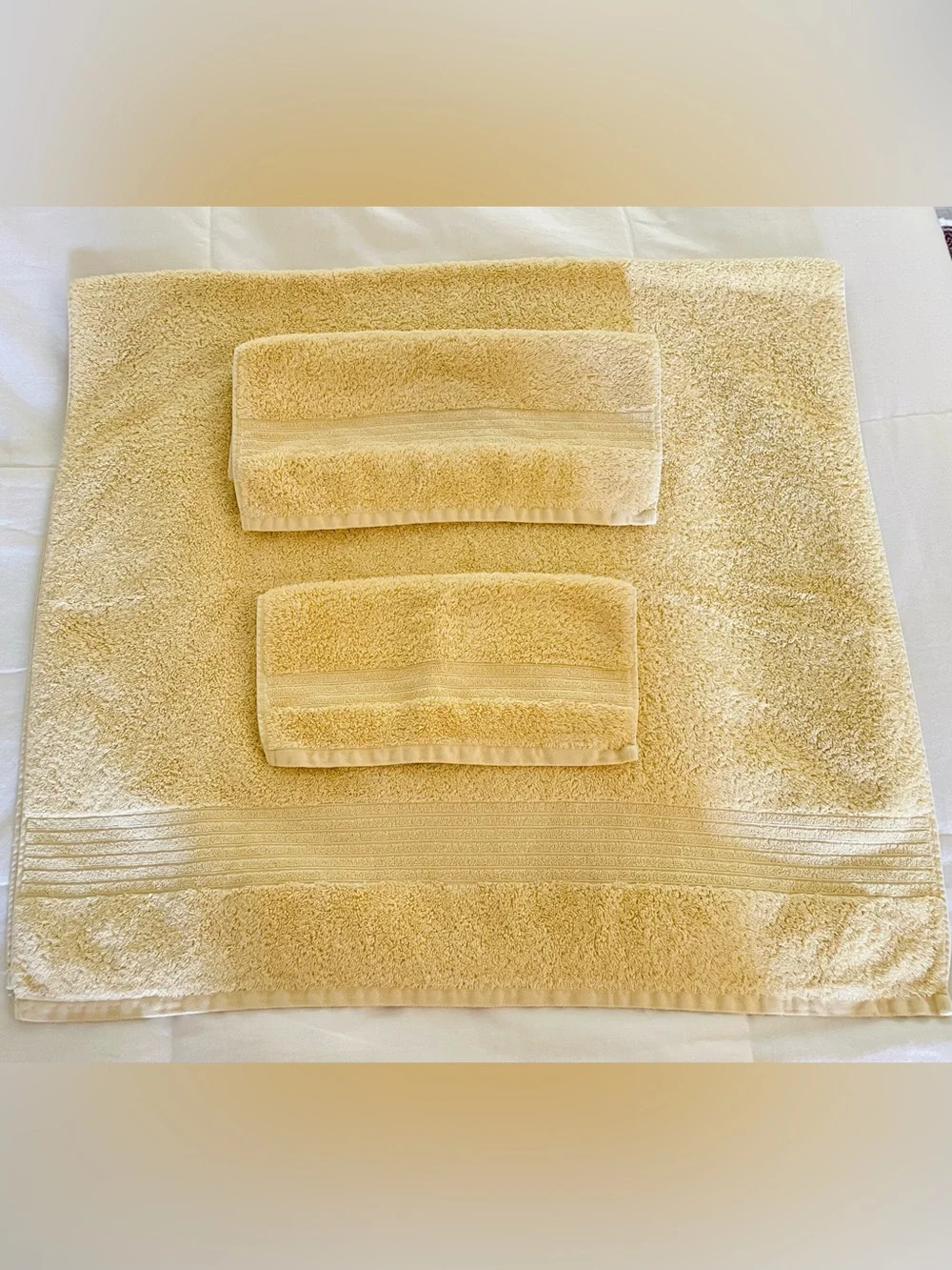 Liz Claiborne Signature Plush Bath & Hand Towel w Washcloth 100% Cotton Yellow